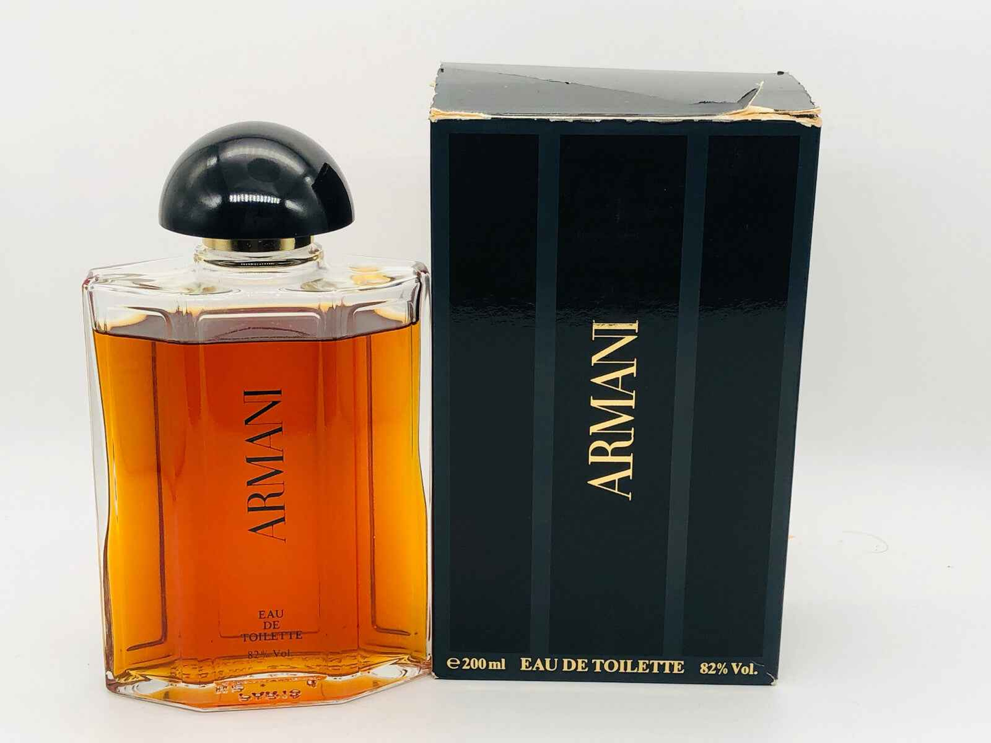Flacone di Profumo Vintage Armani da 200ml con scatola elegante e tappo nero