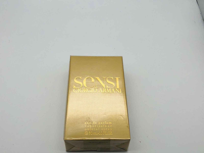 Scatola profumata di Profumo Armani Sensi con finitura dorata e logo elegante