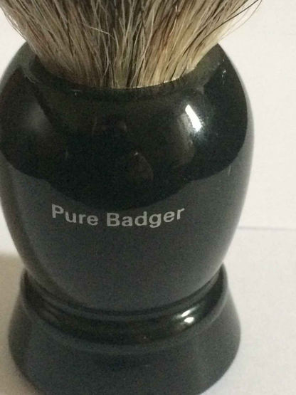 Pennello barba tasso in pelo puro con manico elegante e lucido per una rasatura perfetta