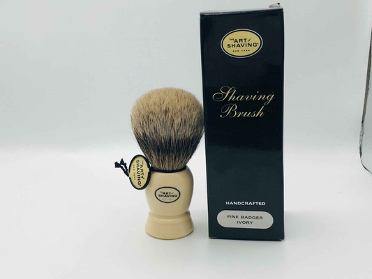 Pennello Tasso Fine Badger Art Of Shaving con manico in avorio, ideale per una rasatura liscia e confortevole