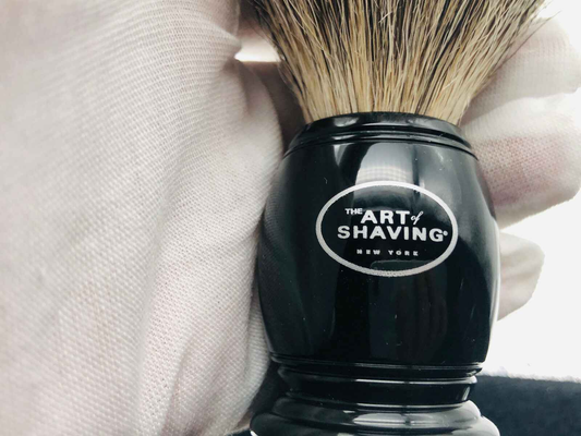 Pennello Tasso Pure Badger de The Art Of Shaving con manico nero elegante