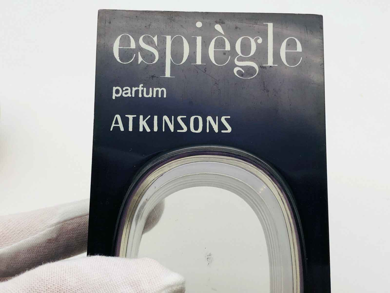 Scatola di profumo Atkinsons Espiegle con design elegante e moderno per un'esperienza olfattiva unica