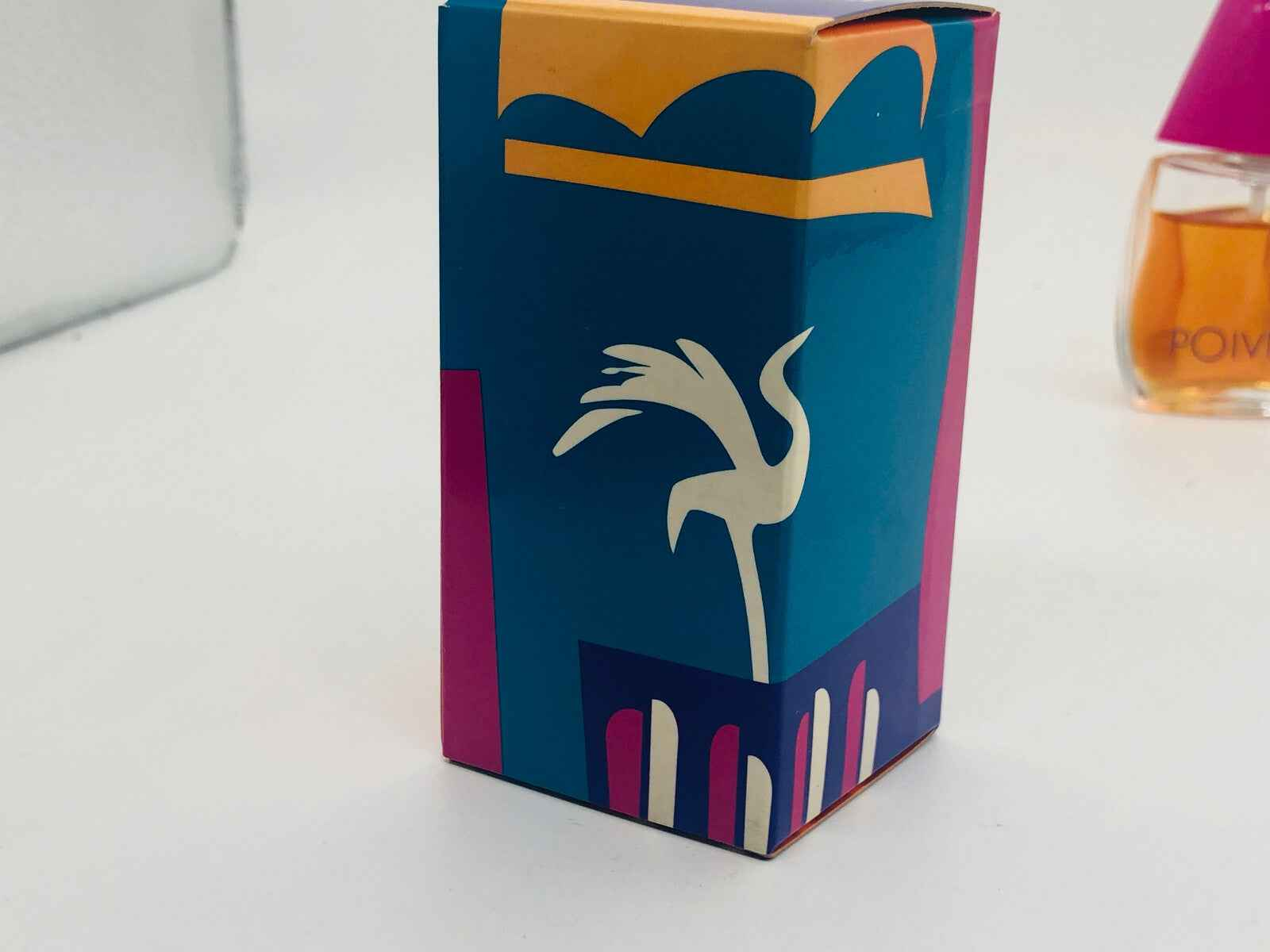 Confezione del profumo Vintage Atkinsons Poivre con design colorato e logo distintivo