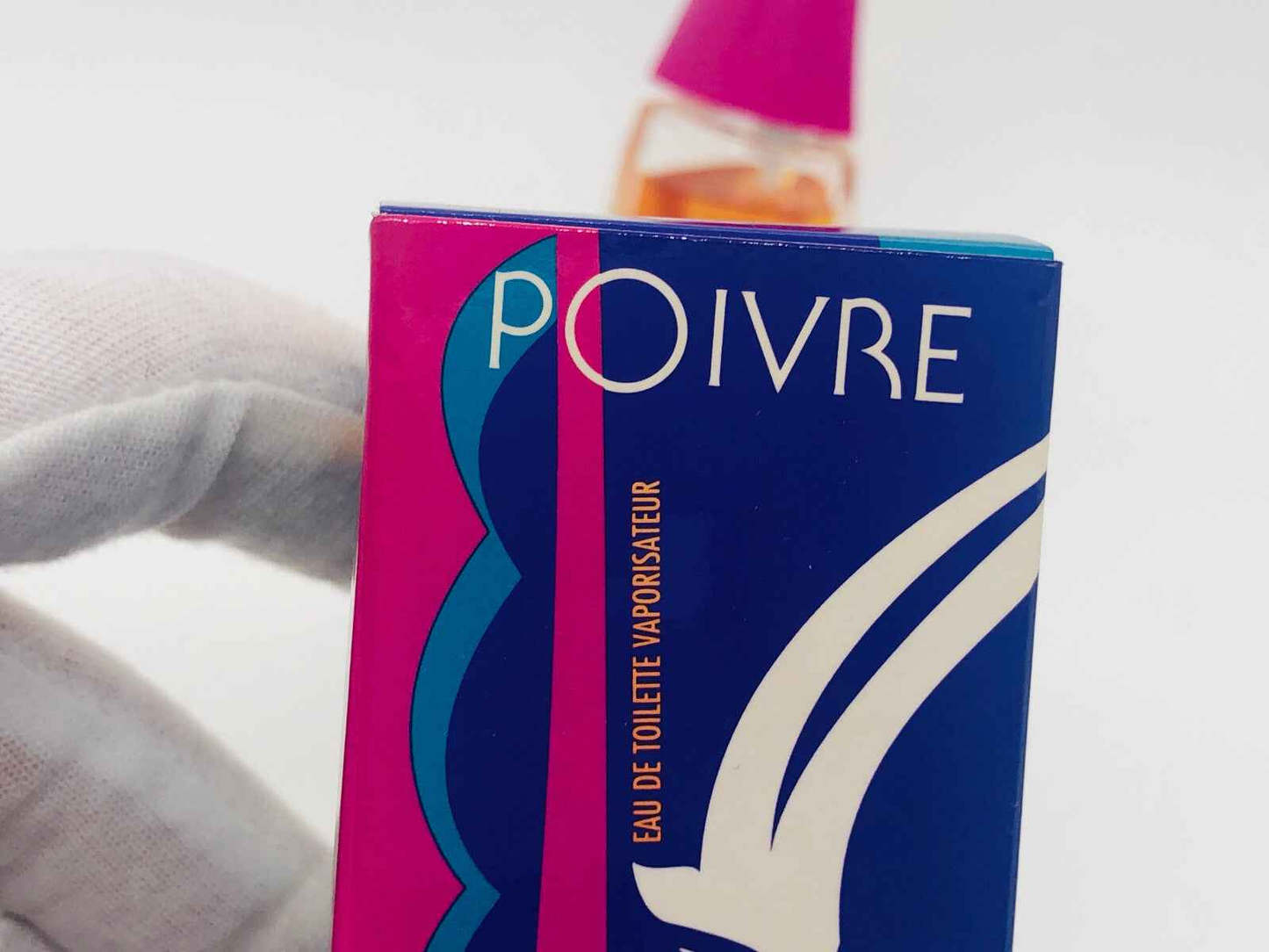 Scatola di Profumo Vintage Atkinsons Poivre con design colorato ed elegante per appassionati di fragranze classiche