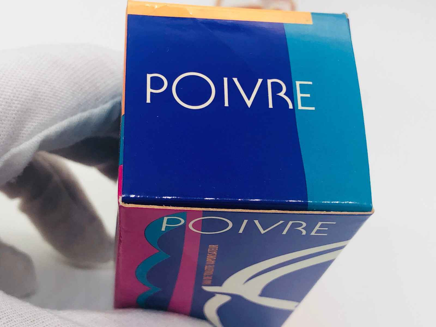 Confezione del Profumo Vintage Atkinsons Poivre con design colorato e logo visibile sulla parte superiore