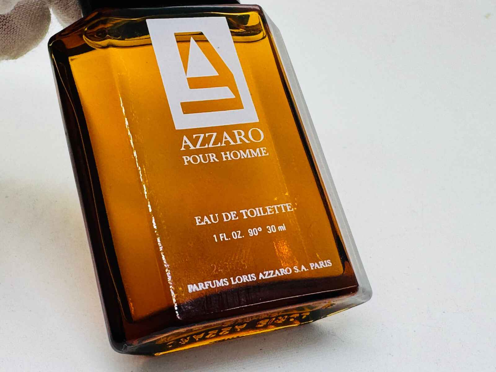 Flacone di profumo Azzaro Pour Homme Vintage da 30 ml, elegante e con tonalità ambrata