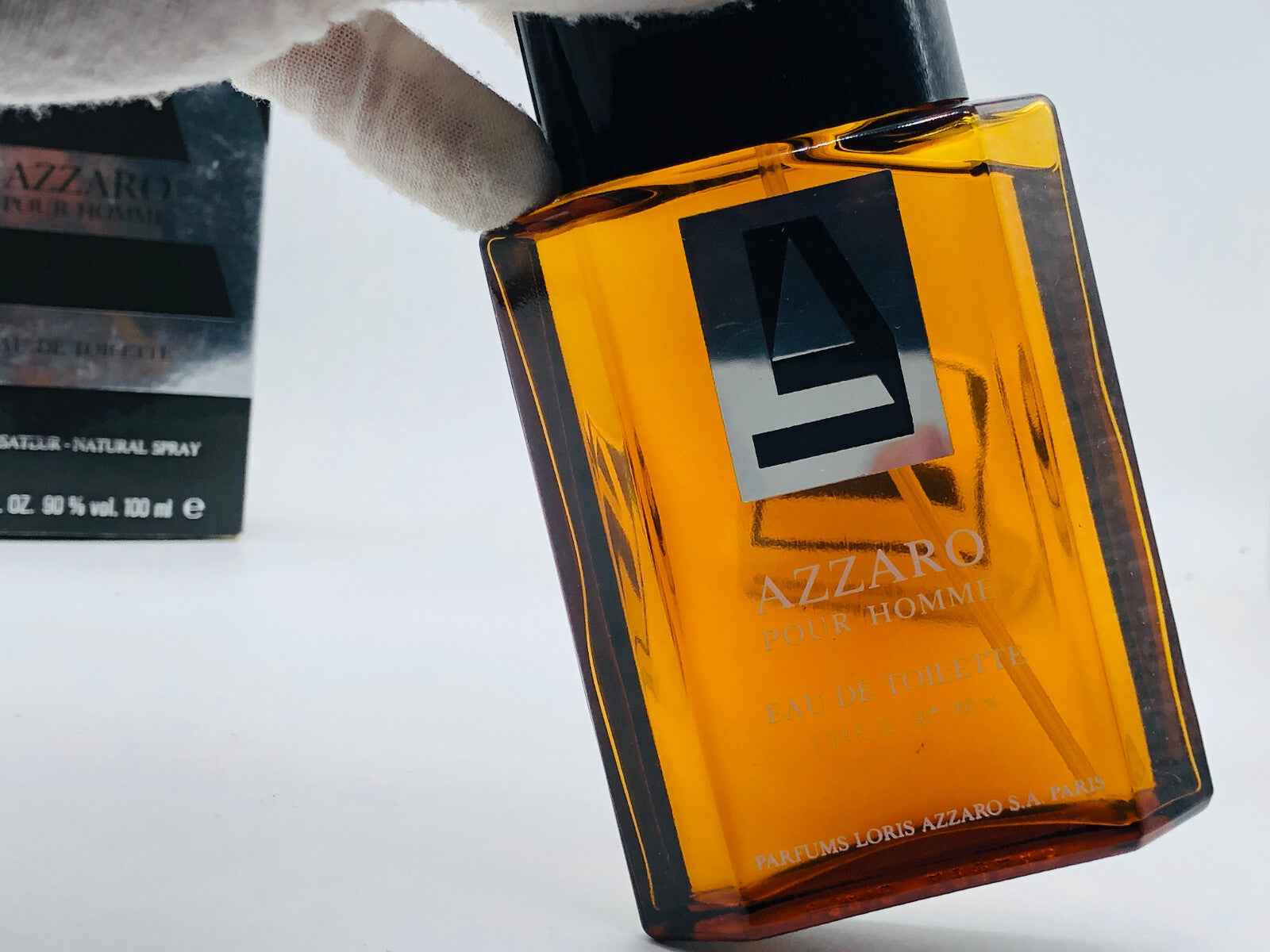 Flacone di Profumo Azzaro Pour Homme Vintage da 100ml con design elegante e logo distintivo