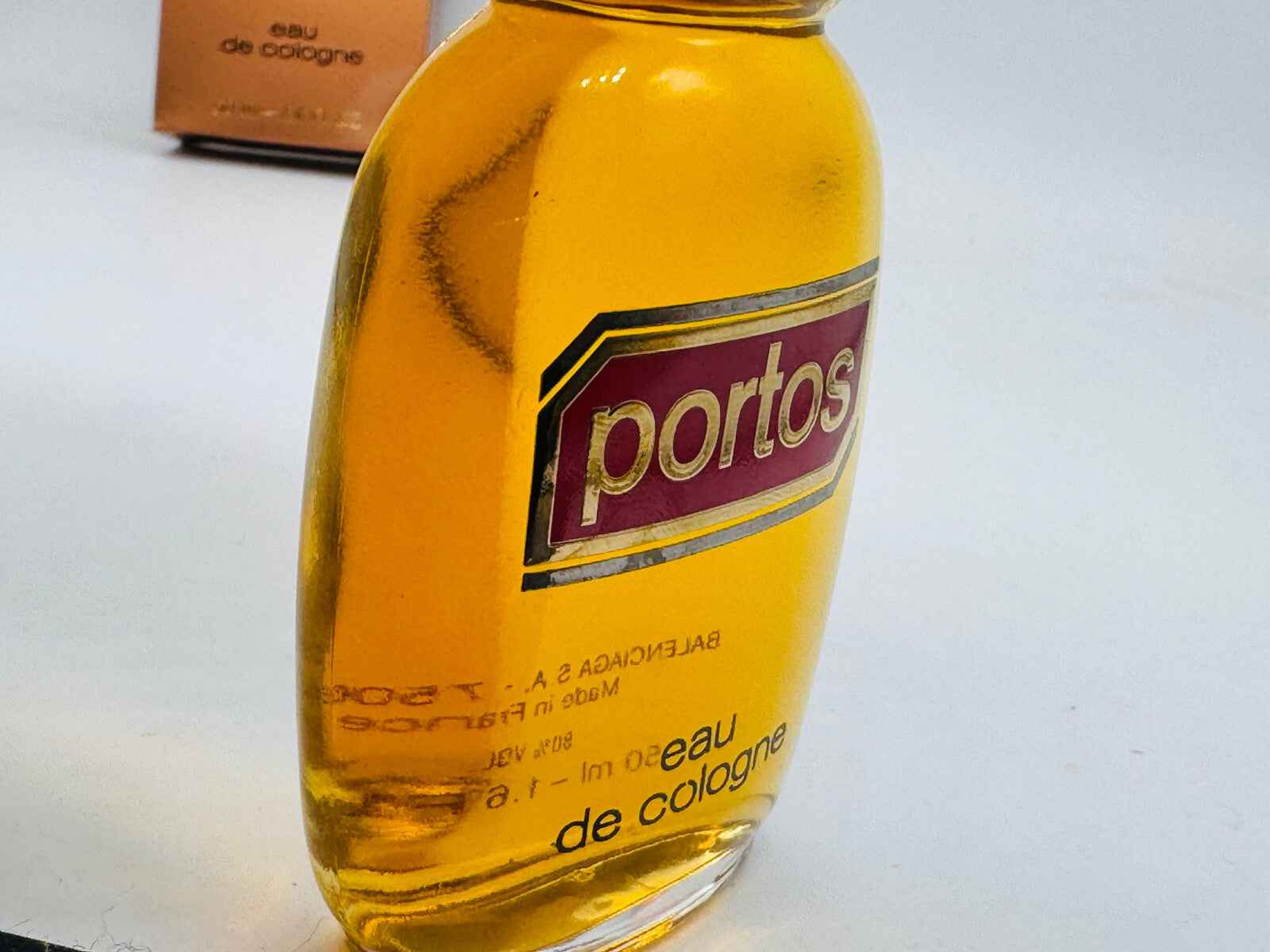 Flacone di colonia Balenciaga Portos Vintage con etichetta gialla e rossa, 300 ml di fragranza unica