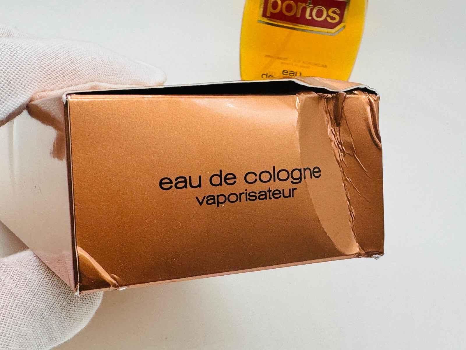 Scatola di profumo Balenciaga Portos Vintage in oro con etichetta e scritta eau de cologne vaporisateur