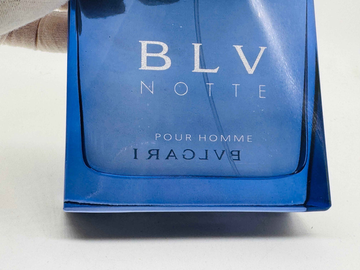 Scatola di Bulgari Blu Notte Pour Homme con design elegante e blu intenso