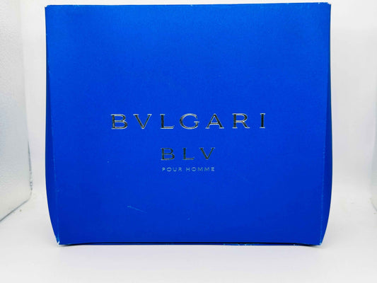 Scatola dell'eau de toilette Bulgari Blu Pour Homme di colore blu con logo elegante in argento