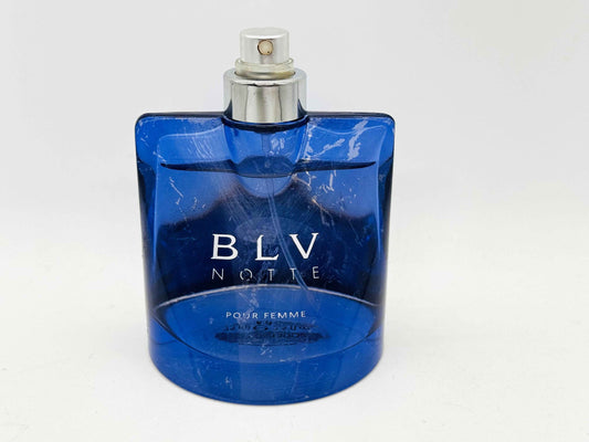 Flacone di profumo Bulgari Blu Notte da donna in vetro blu con spray e design elegante