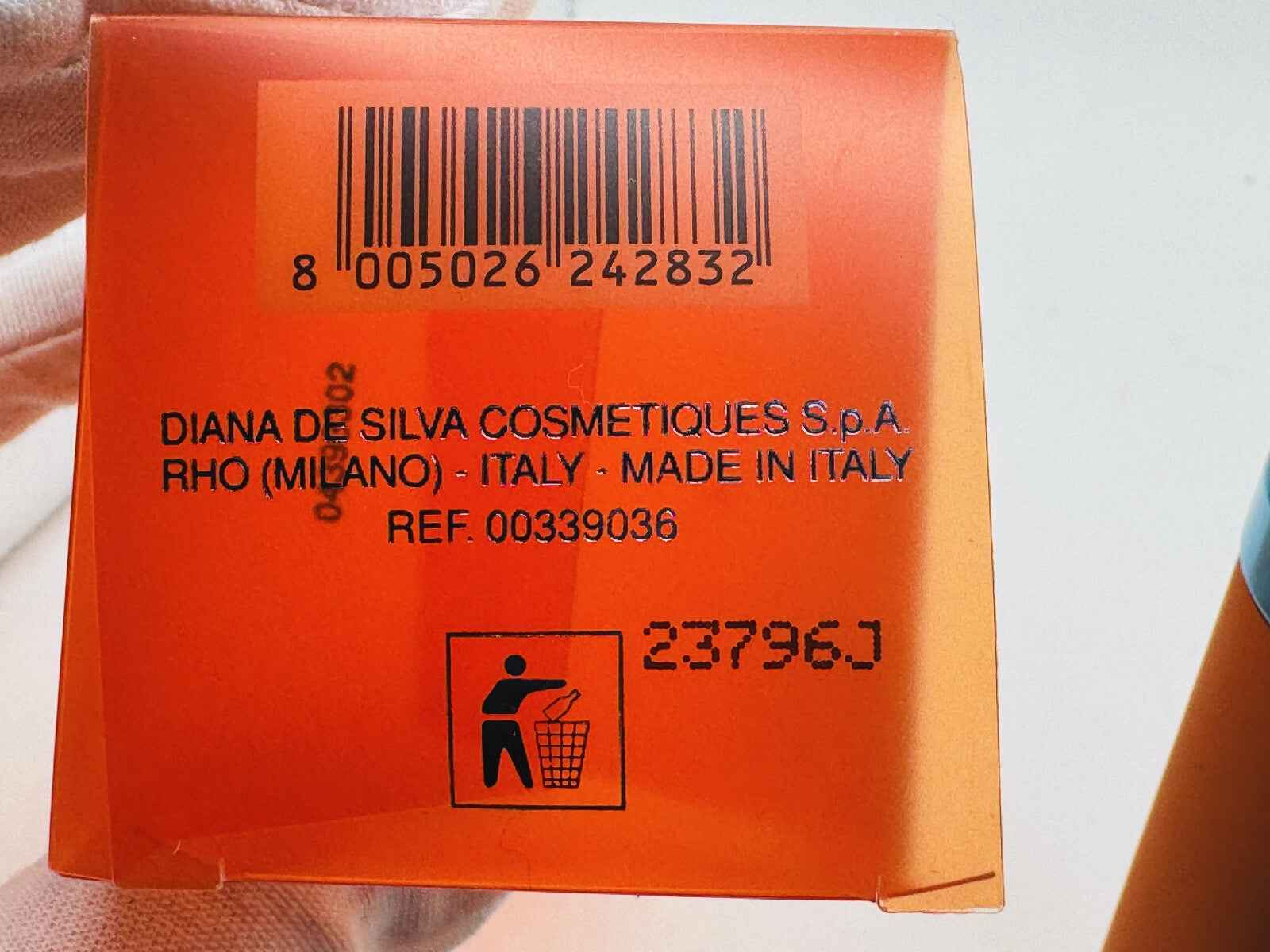 Scatola del profumo Byblos Donna, elegante design arancione con dettagli sofisticati