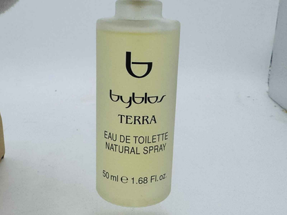 Flacone di profumo Byblos Terra da 50 ml con spray naturale in un design elegante
