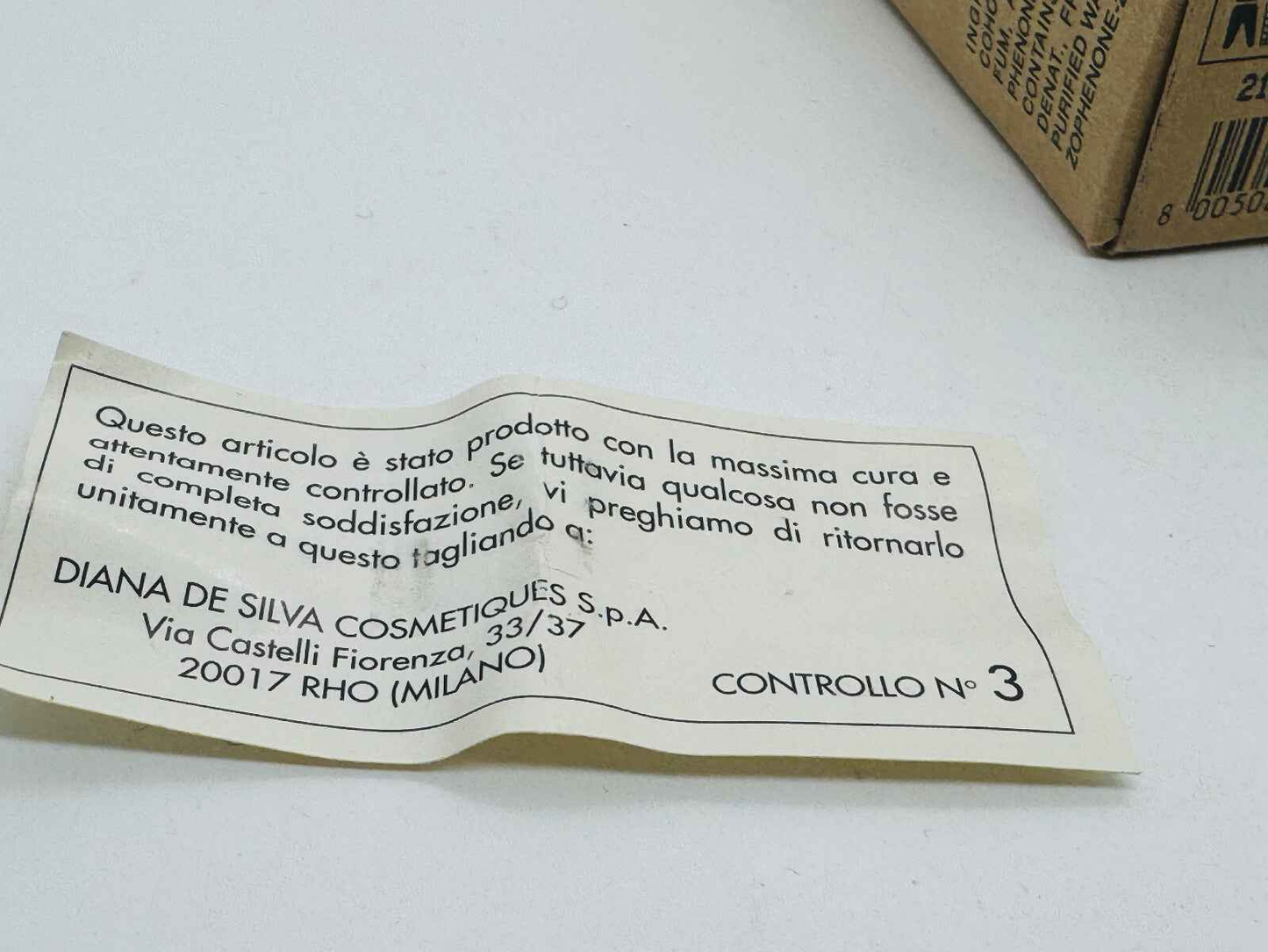 Profumo Byblos Terra in confezione elegante con etichetta dei controlli di qualità