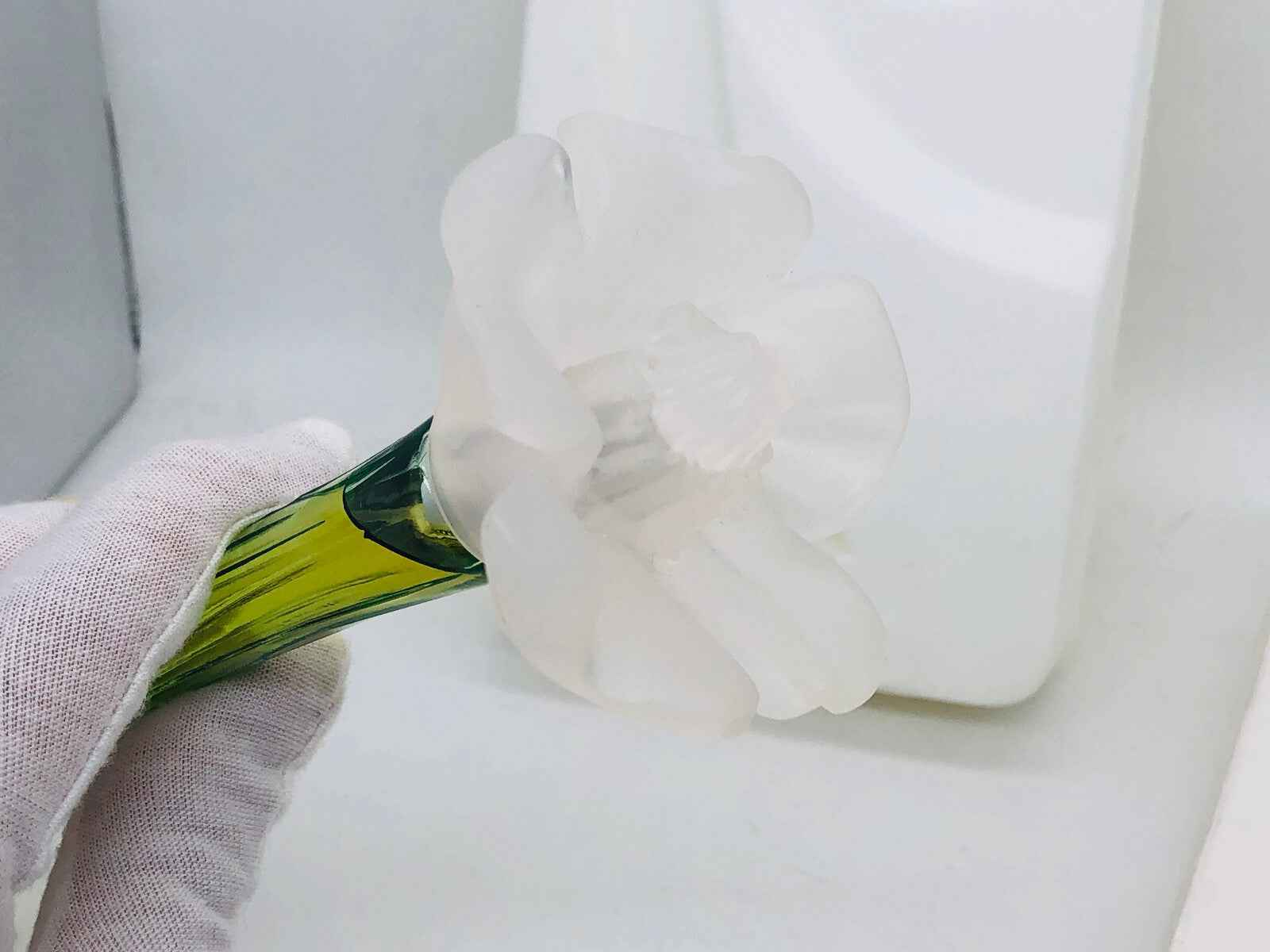 Flacone Cacharel Anais Anais Vintage a forma di fiore in vetro trasparente con stelo verde
