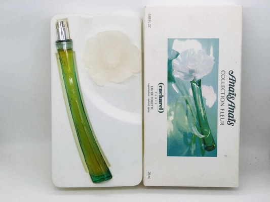 Profumo Cacharel Anais Anais Vintage in flacone verde con confezione elegante e fiore decorativo