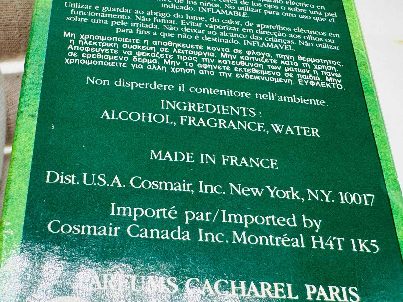 Ingredienti del profumo Eden Cacharel Vintage su confezione verde con testo in bianco
