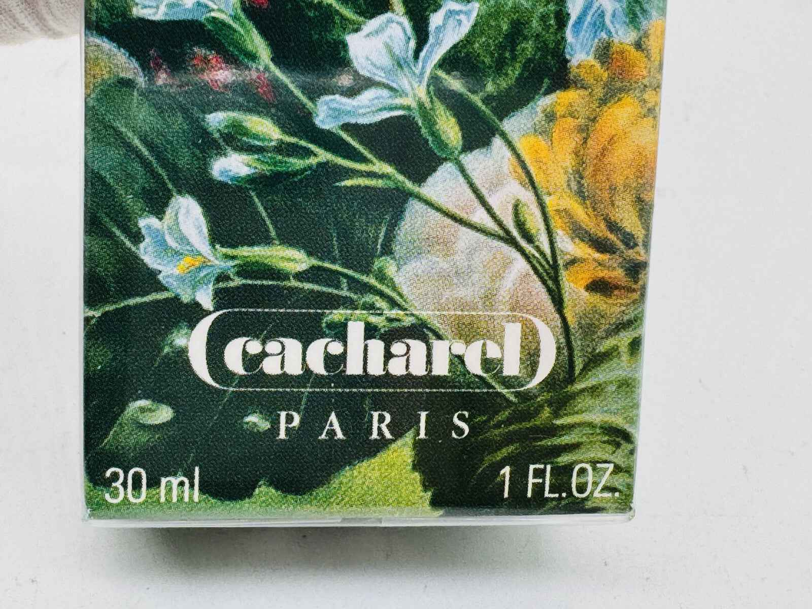 Scatola del profumo Eden Cacharel Vintage da 30 ml con decorazioni floreali