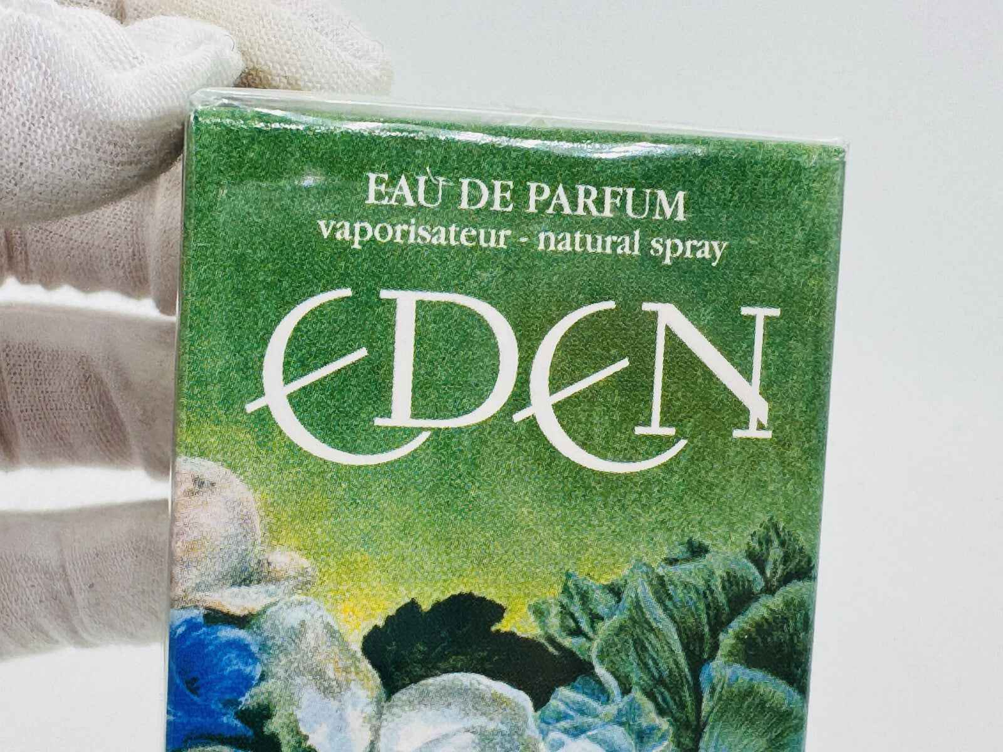 Confezione di Profumo Eden Cacharel Vintage con etichetta elegante e dettagli floreali