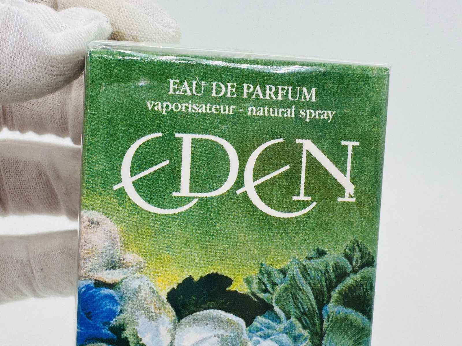 Confezione di Profumo Eden Cacharel Vintage con etichetta elegante e dettagli floreali