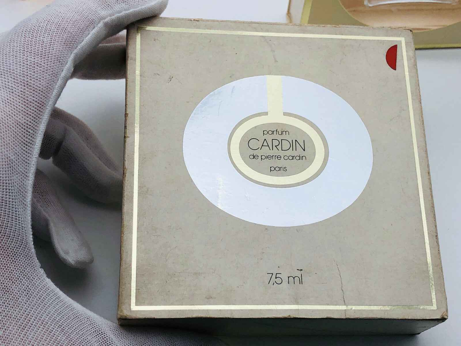 Scatola Vintage di profumo Cardin de Pierre Cardin da 75 ml con design elegante