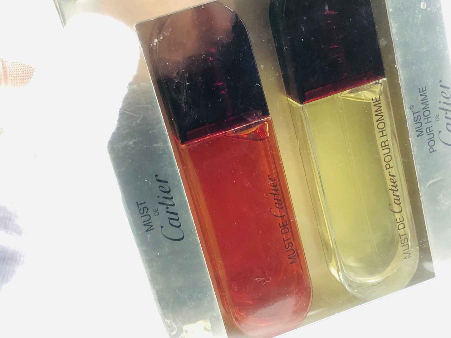 Set di campioni di profumo Cartier Must con fragranze per uomo e donna in eleganti flaconi