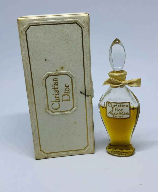 Flacone di profumo Miss Dior Amphore con confezione elegante in cartone beige