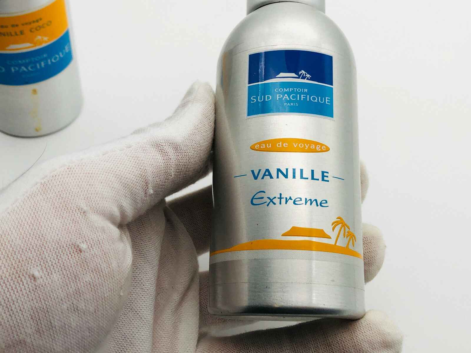 Fragranza Comptoir Sud Pacifique Vanille Eau de Voyage Extreme in un flacone elegante