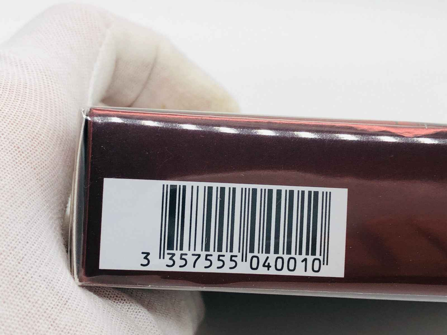 Codice a barre su un prodotto Daniel Hechter Caractere con packaging elegante e dettagli raffinati