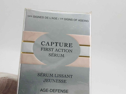 Flacone di siero lissant di Christian Dior Capture con azione anti-invecchiamento