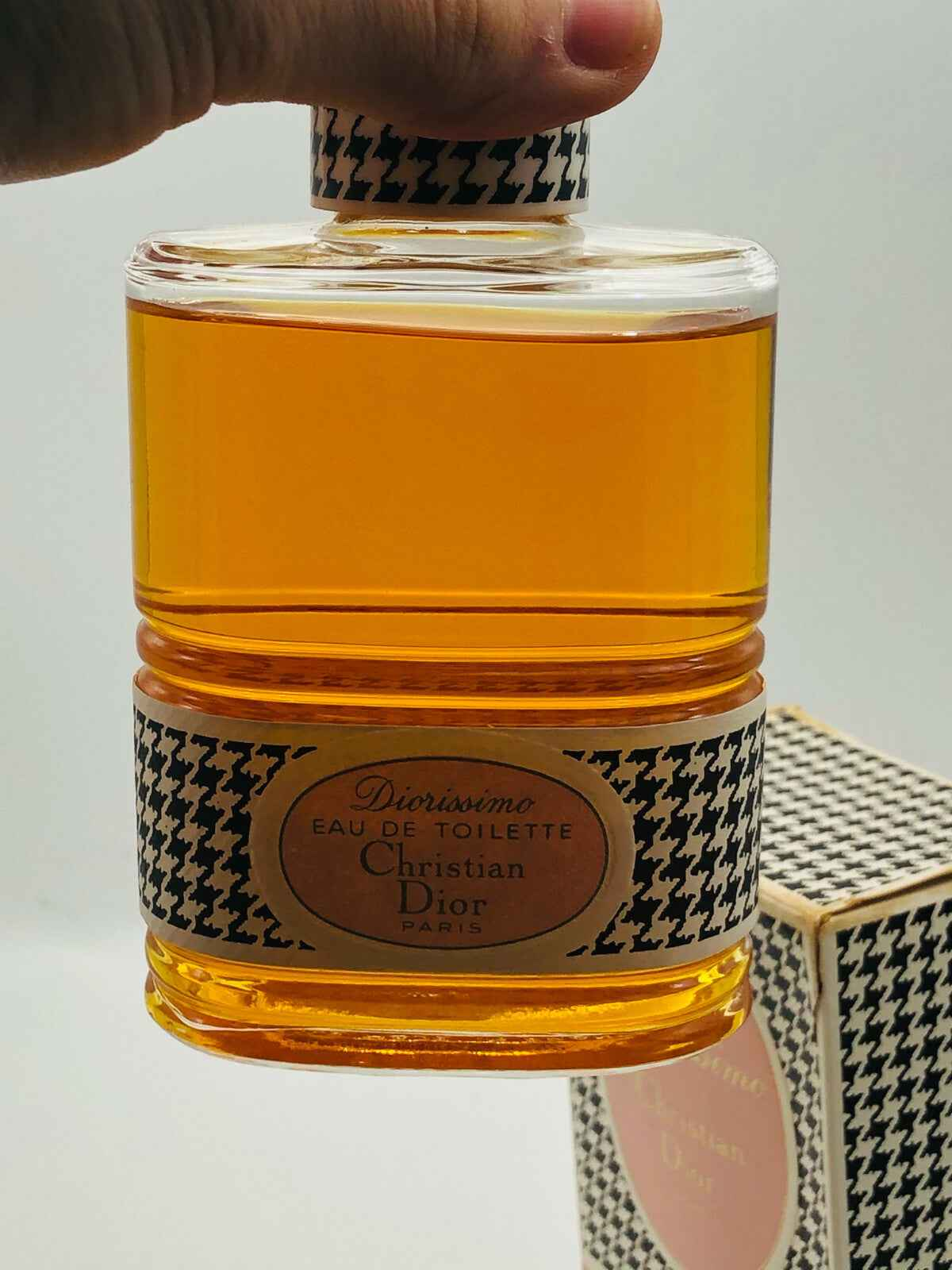 Flacone di Dior Diorissimo Vintage Eau de Toilette con profumo floreale e design classico