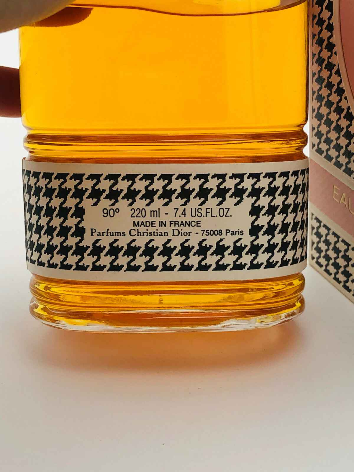 Fragranza Dior Diorissimo Vintage in flacone da 220 ml con etichetta a motivo pied de poule