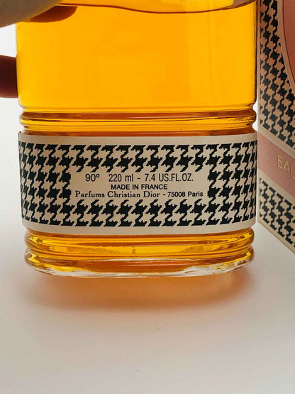 Fragranza Dior Diorissimo Vintage in flacone da 220 ml con etichetta a motivo pied de poule