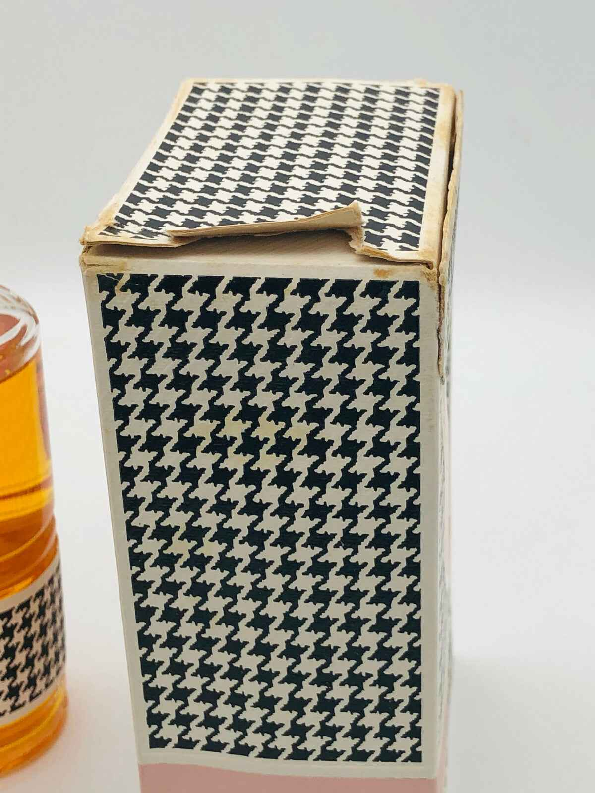 Confezione del profumo Dior Diorissimo Vintage con design a motivo houndstooth elegante