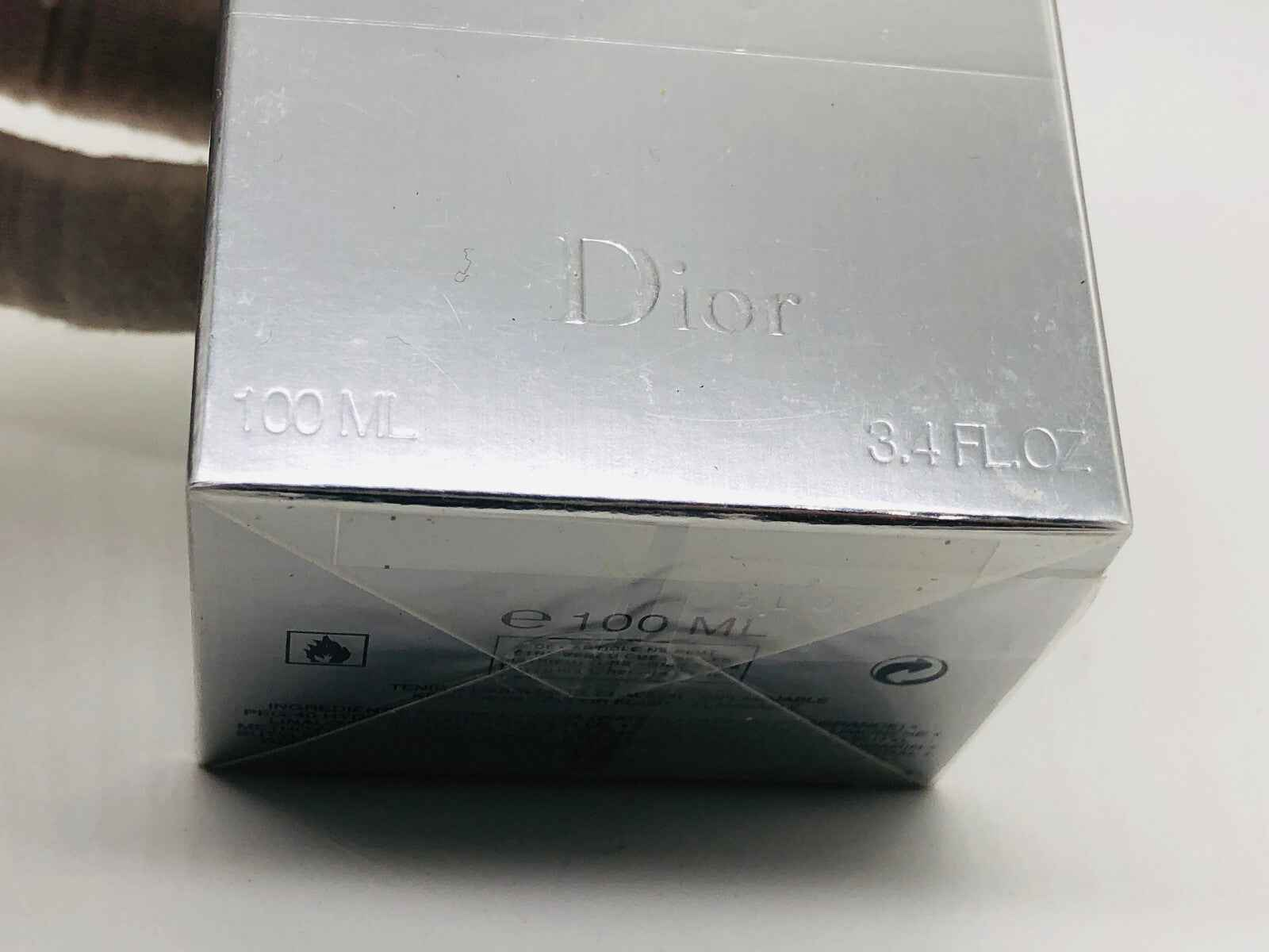 Confezione Dior Homme Vintage da 100 ml con logo elegante e design sofisticato