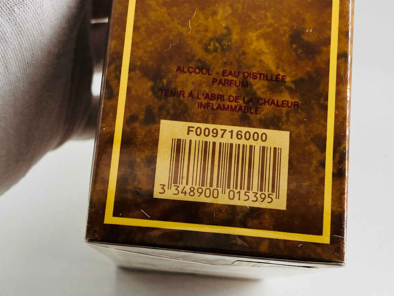 Scatola del profumo Dior Sauvage Vintage con etichetta e codice a barre sul retro