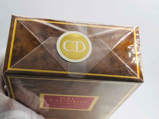 Scatola di profumo Dior Sauvage Vintage con etichetta CD e design raffinato