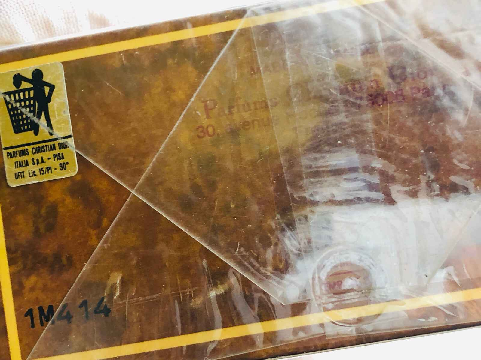 Scatola vintage di profumo Dior Sauvage Vintage con etichetta originale e dettagli in oro.