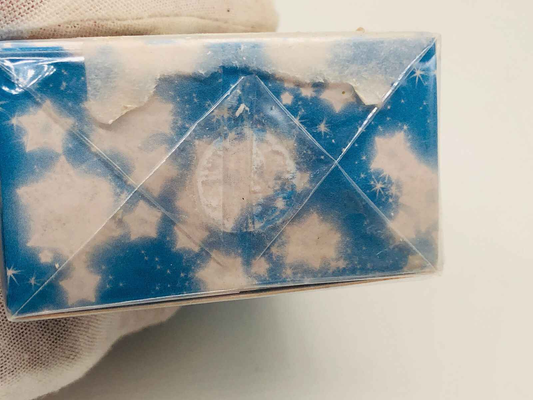 Scatola del profumo Dior Star con design blu e stelle, perfetta per collezionisti di fragranze