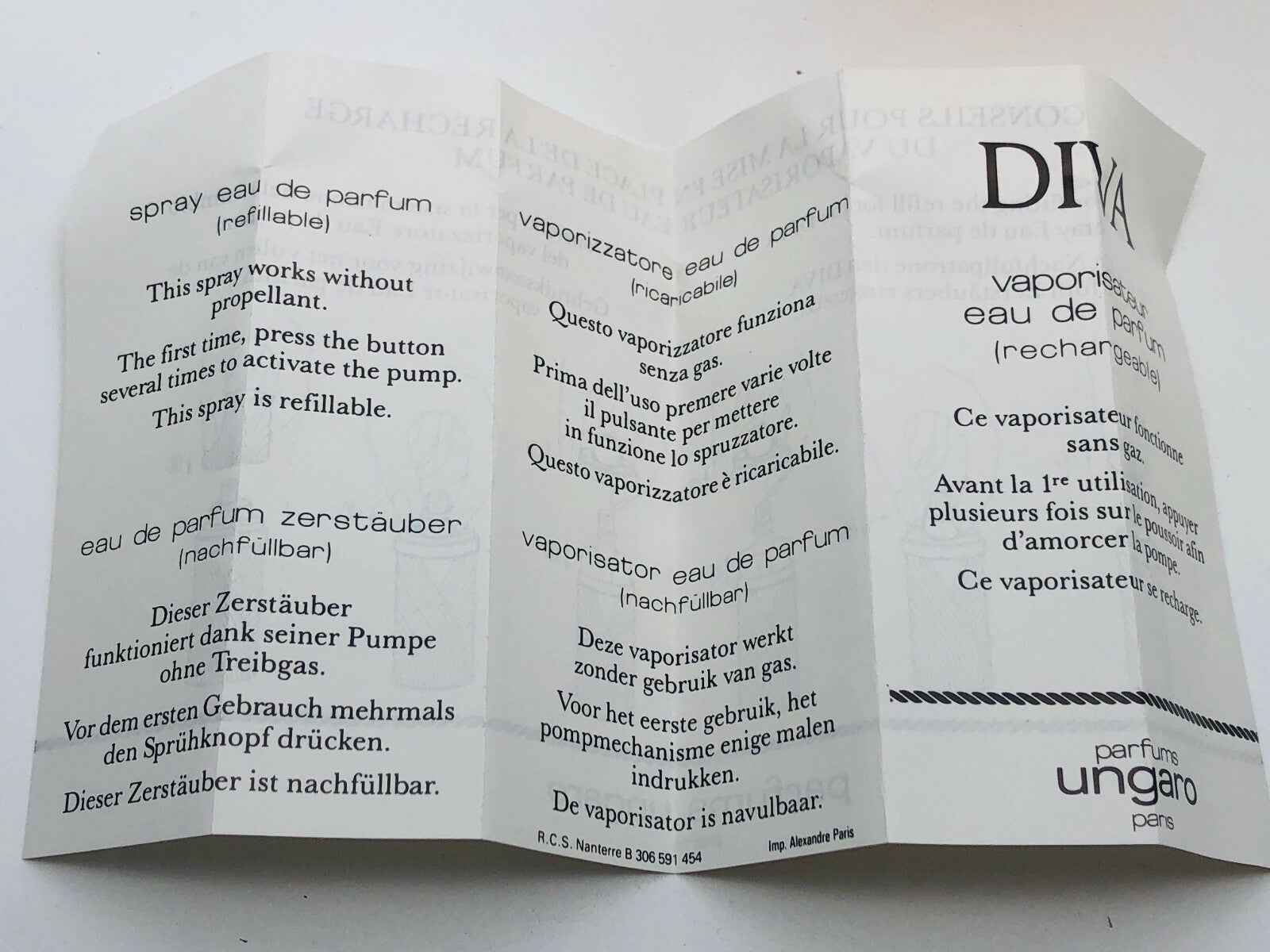 Fascicolo informativo per il profumo Diva Ungaro Vintage con istruzioni e dettagli sul prodotto