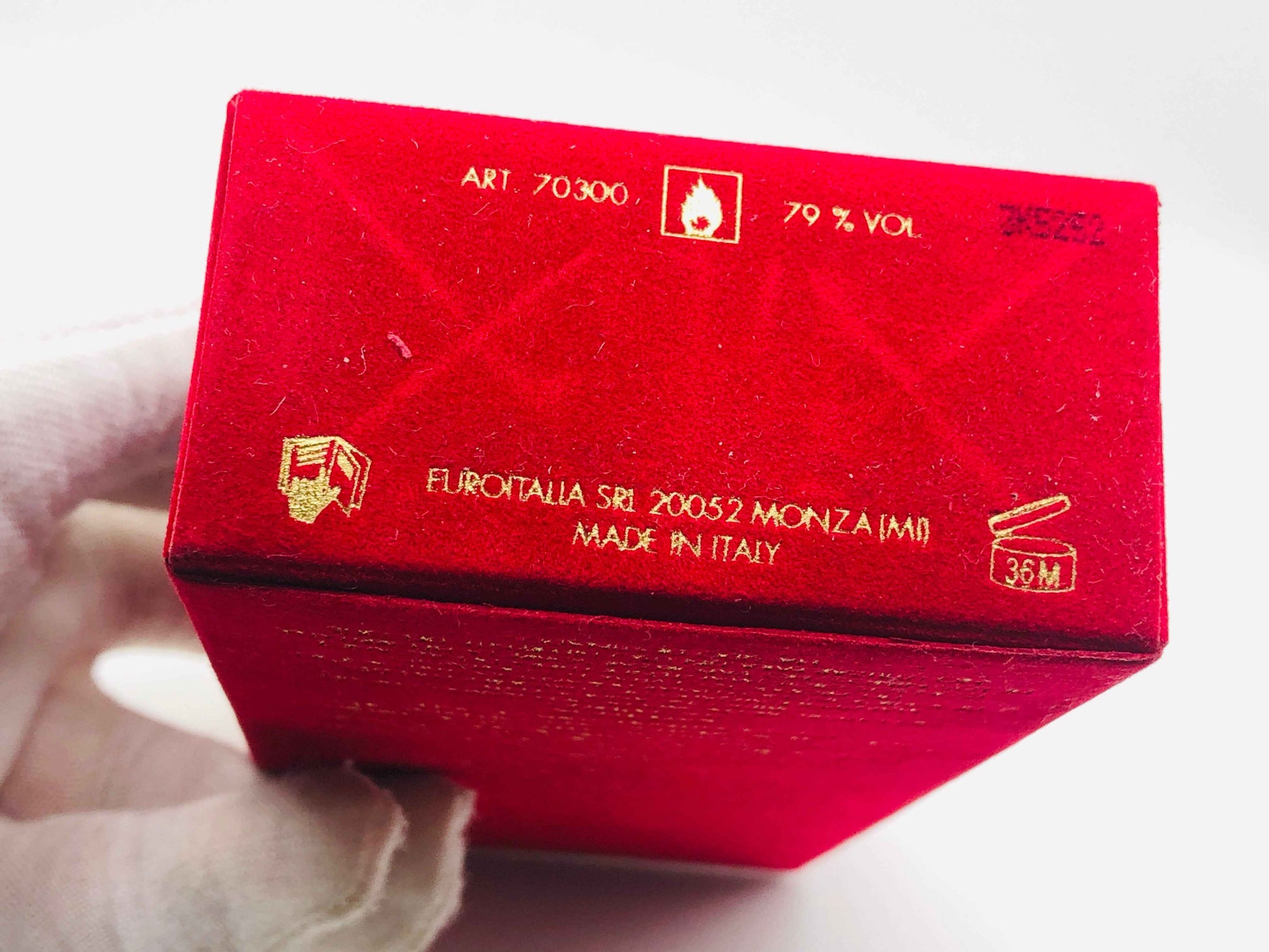 Scatola rossa del Profumo Dolce E Gabbana Classico con dettagli in oro, elegante e raffinata