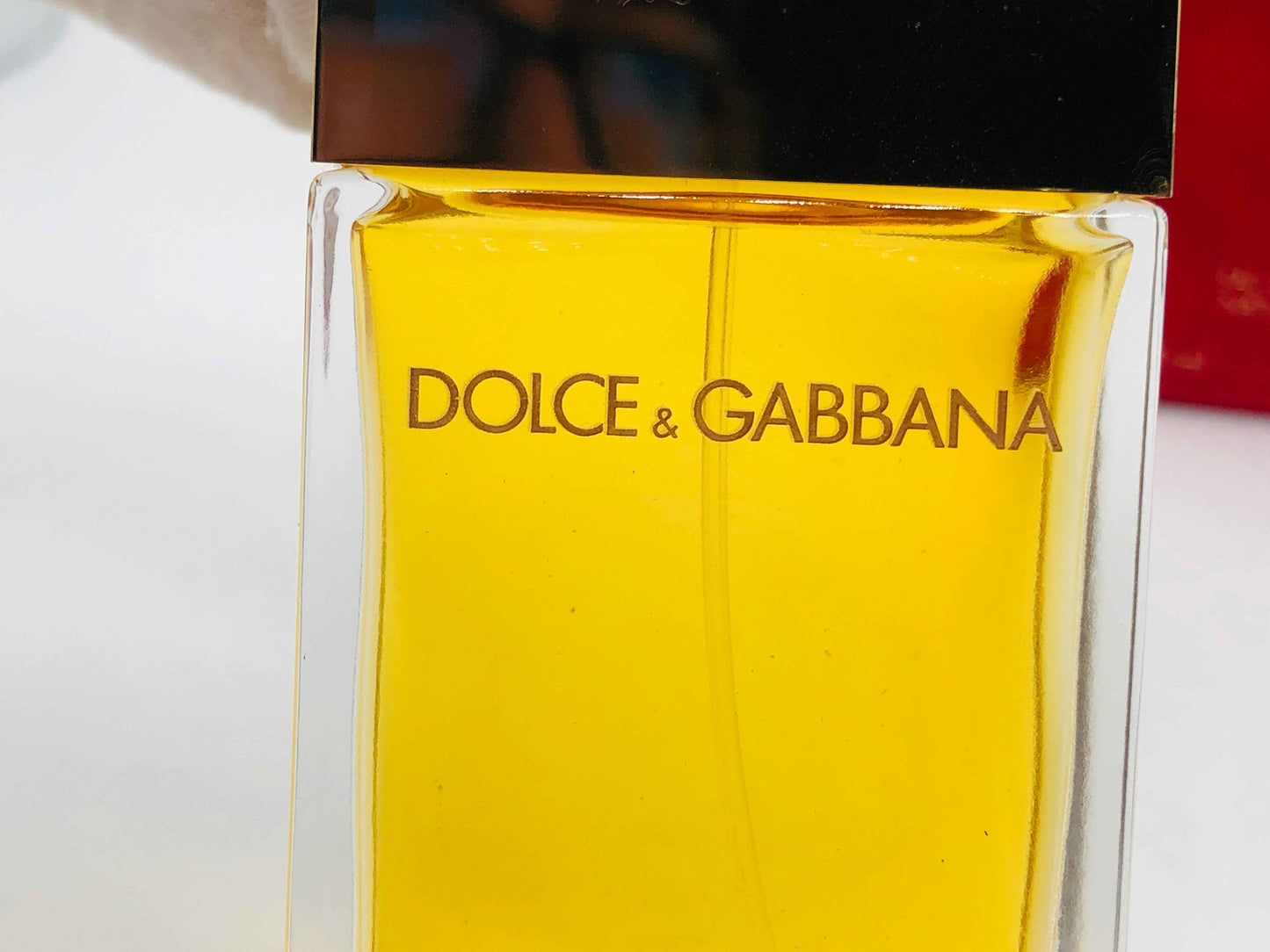 Flacone di profumo Dolce E Gabbana Classico con una fragranza ricca e avvolgente
