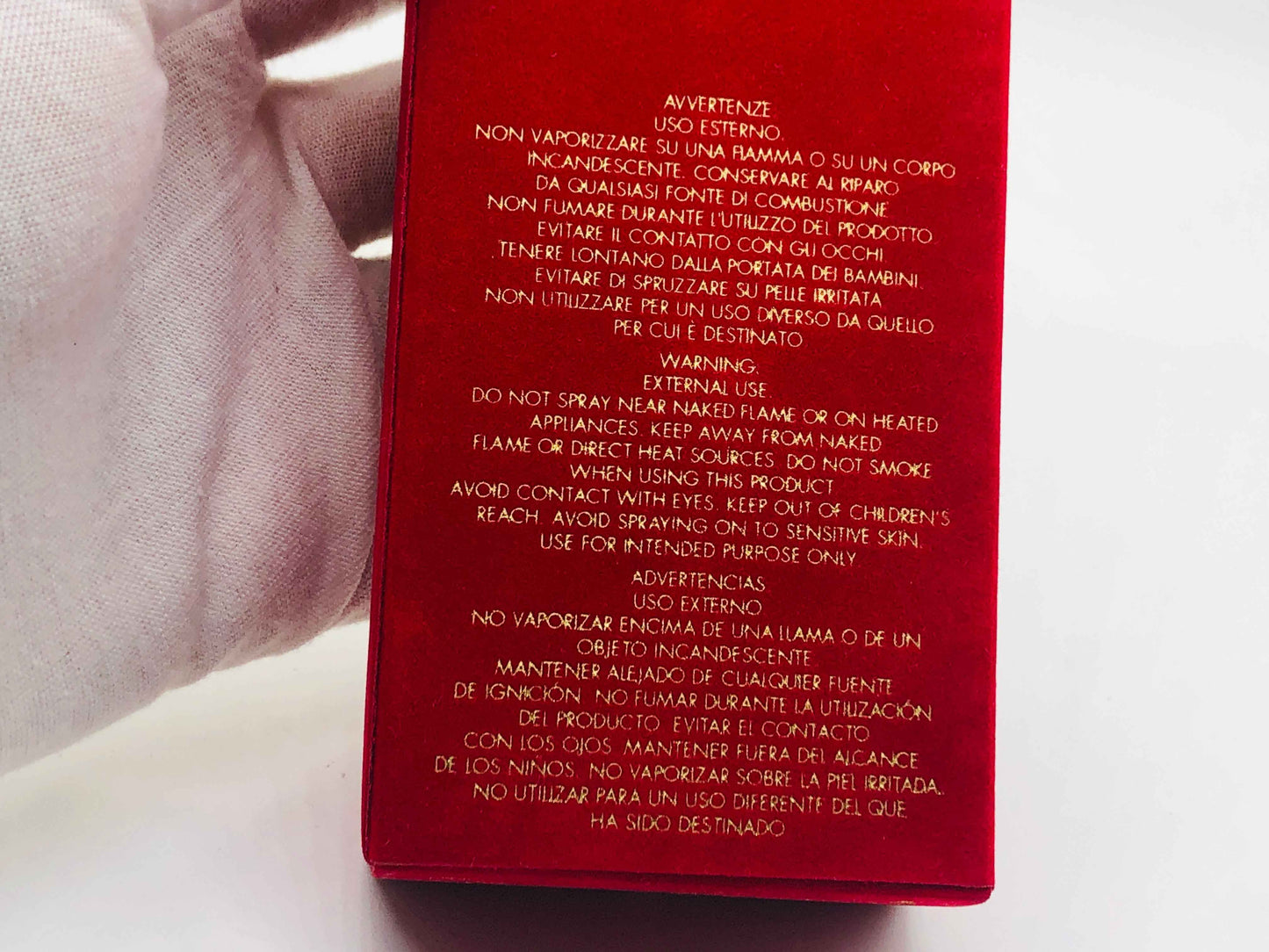 Confezione rossa del Profumo Dolce E Gabbana Classico con avvertenze sul retro.