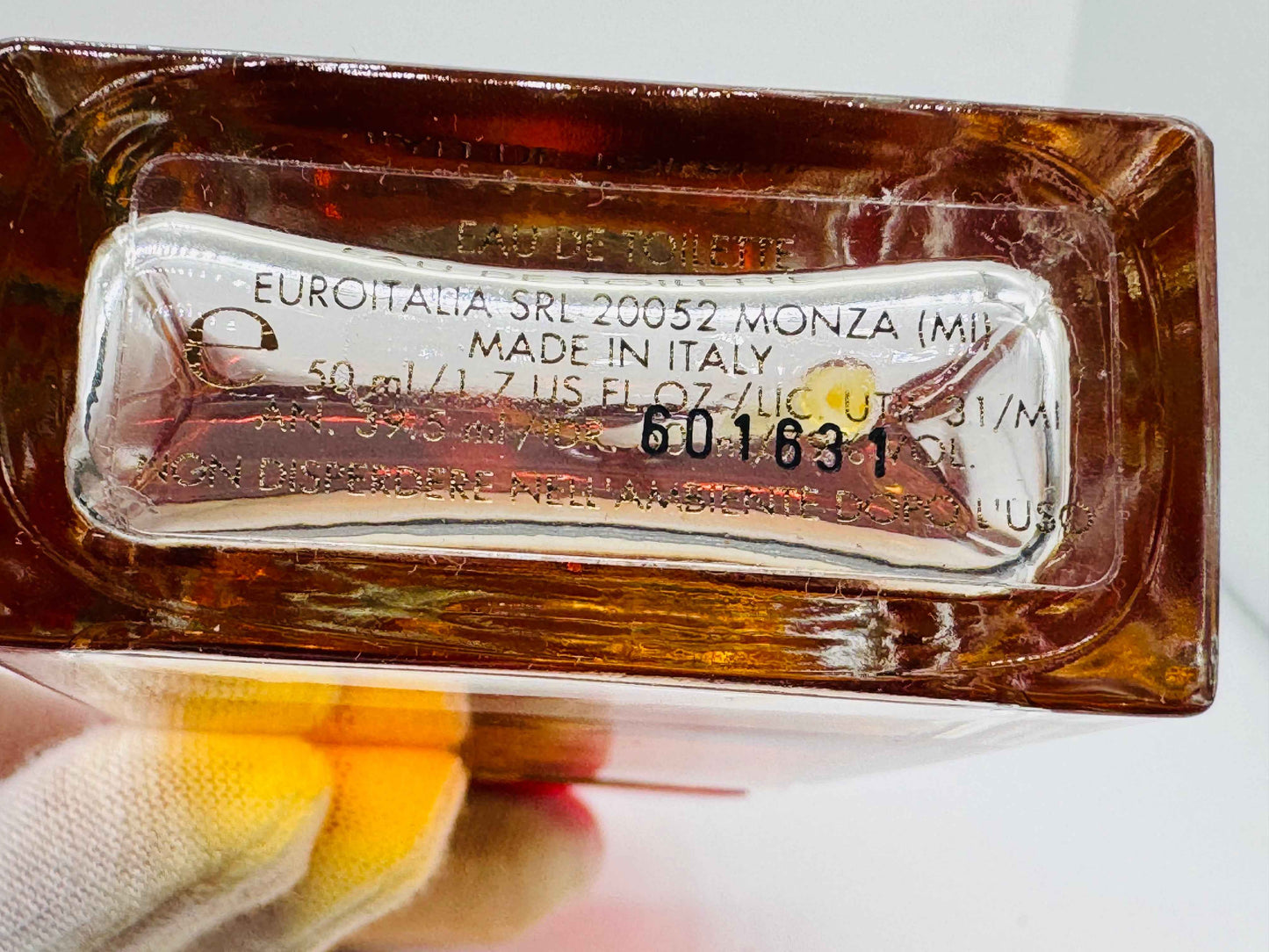 Bottiglia di Profumo Dolce E Gabbana Red con etichetta e codice a barre per identificazione