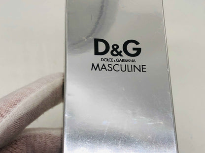 Confezione di profumo Dolce E Gabbana Masculine con riflesso argentato elegante e logo distintivo