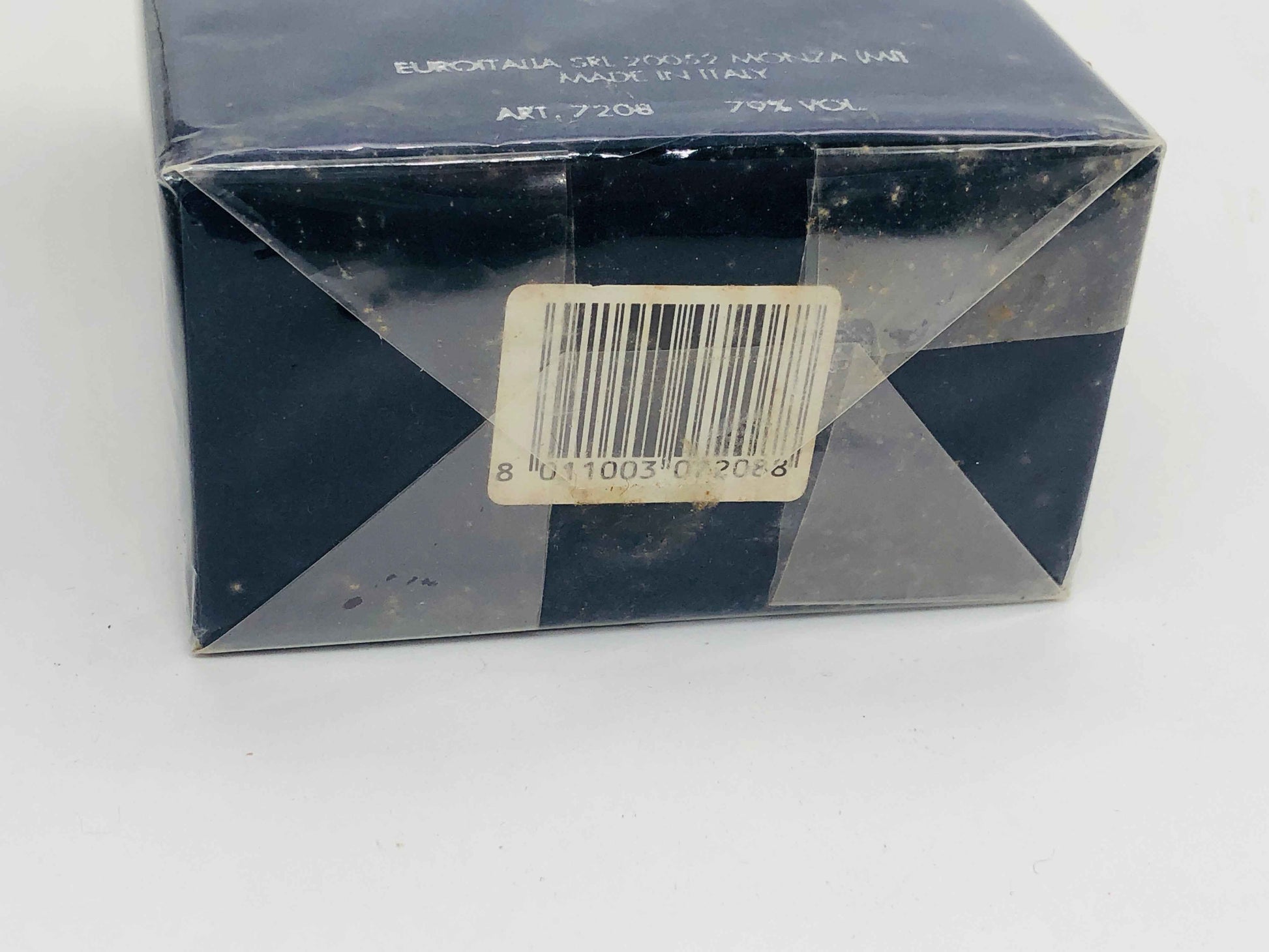 Confezione del profumo Dolce & Gabbana Pour Homme con codice a barre sul retro
