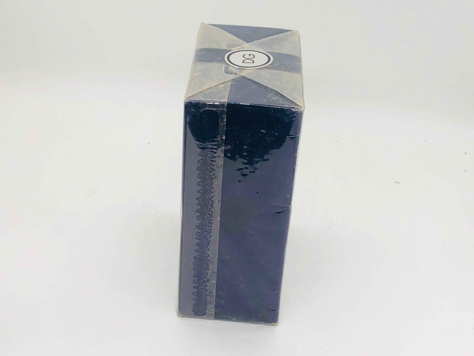 Scatola del profumo Dolce & Gabbana Pour Homme con design elegante e colori blu scuro