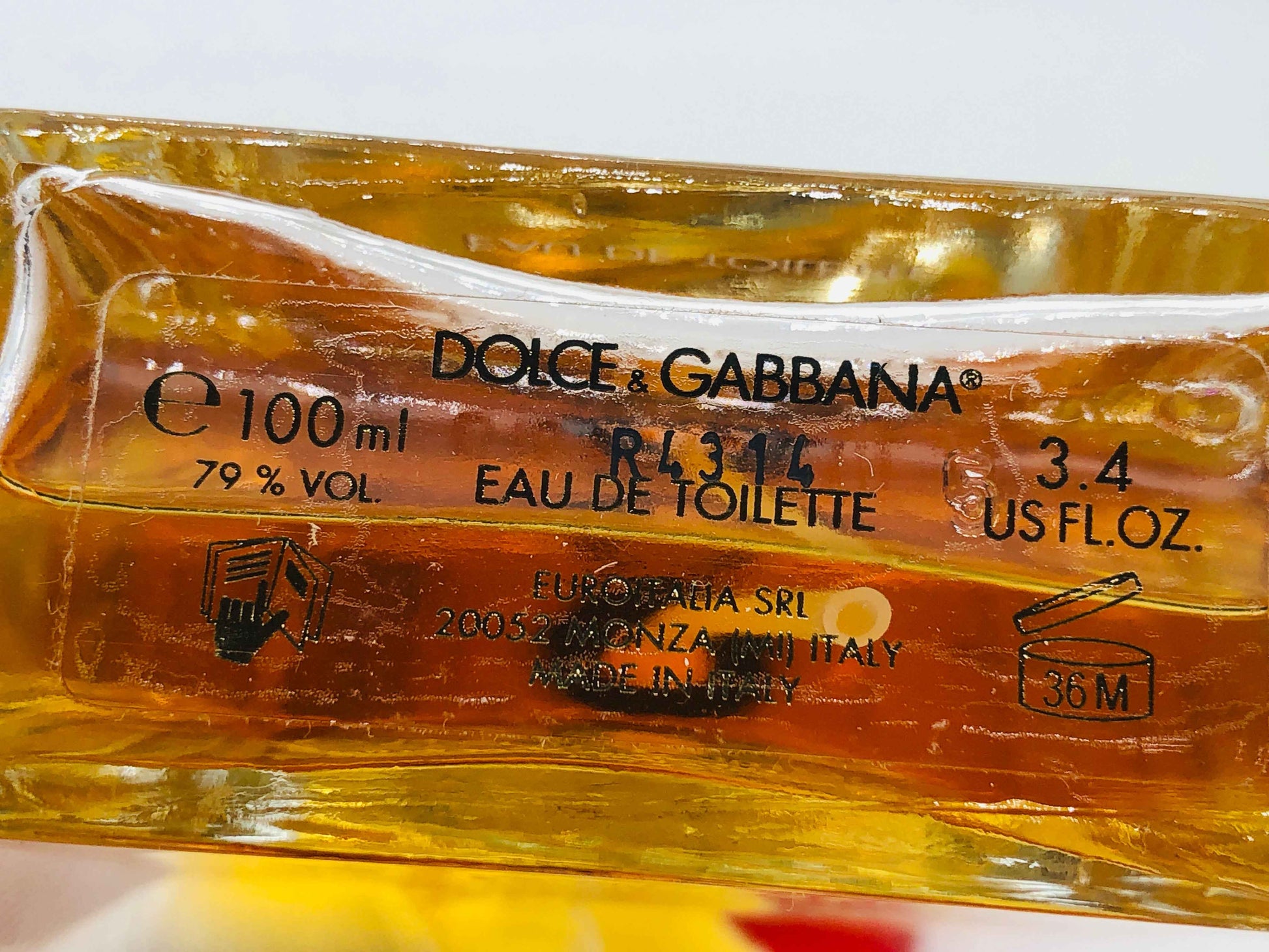 Flacone di profumo Dolce E Gabbana da 100 ml in Eau de Toilette, elegante e raffinato