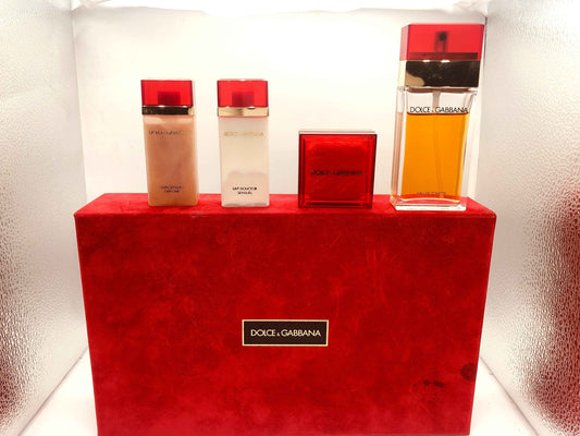 Set di profumi Dolce & Gabbana Red Vintage con eleganti flaconi in una raffinata confezione rossa